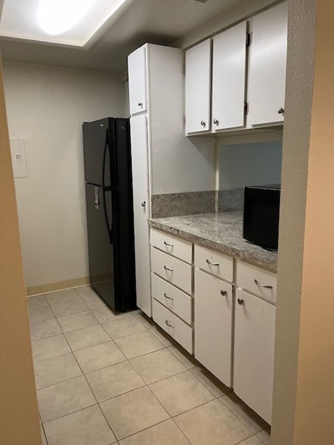 Building Photo - LOVELY spacious 2 bed/2 bath Westminster condo