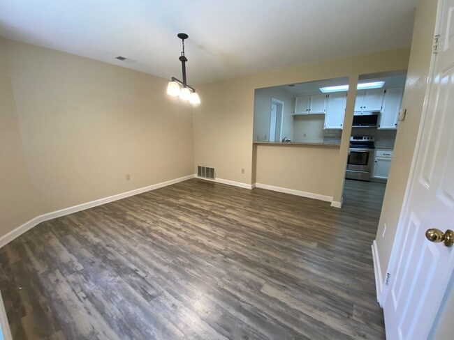 Building Photo - Danville Brookview Duet Townhouse 4 Br., 2...