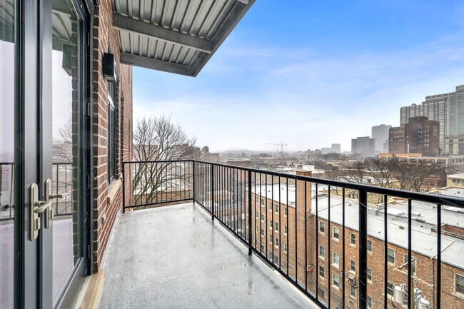 Main balcony - 434 W Melrose St