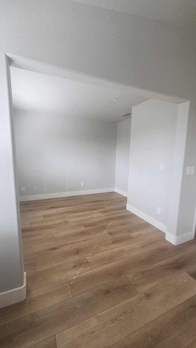 Building Photo - 3157 Rogue River Dr