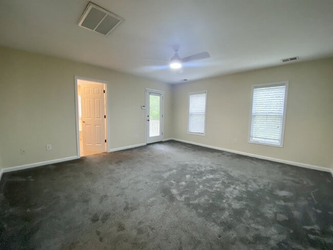 Building Photo - Charming Four-Bedroom Home in Bluffton with 3 Full Baths & Garage!