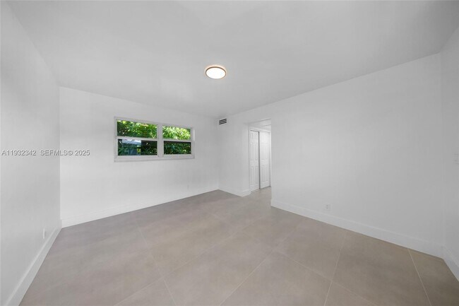 Building Photo - 5195 NE 18th Ave