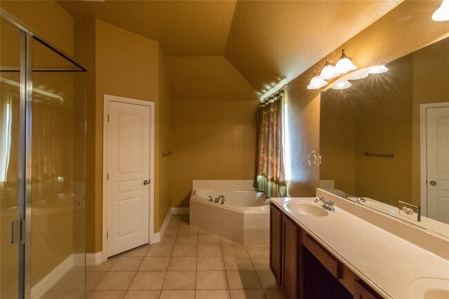 Building Photo - 2424 Dawn Mist Dr
