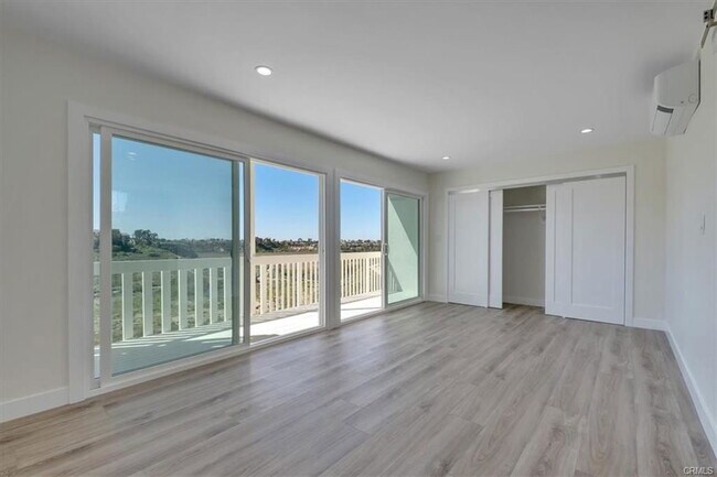 Building Photo - 745 Domingo Dr