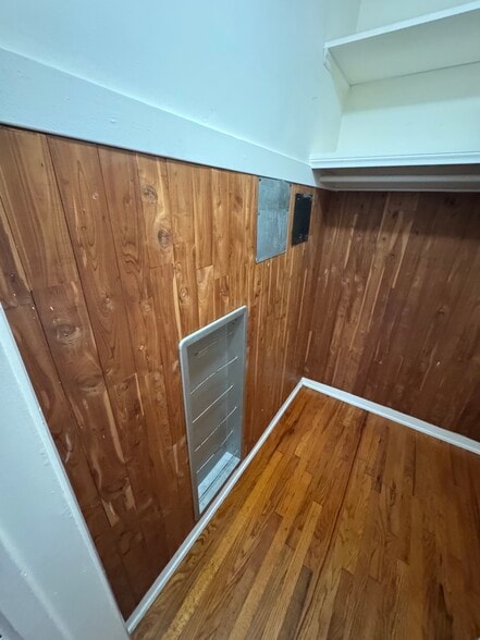 Building Photo - 5767 San Vicente Blvd