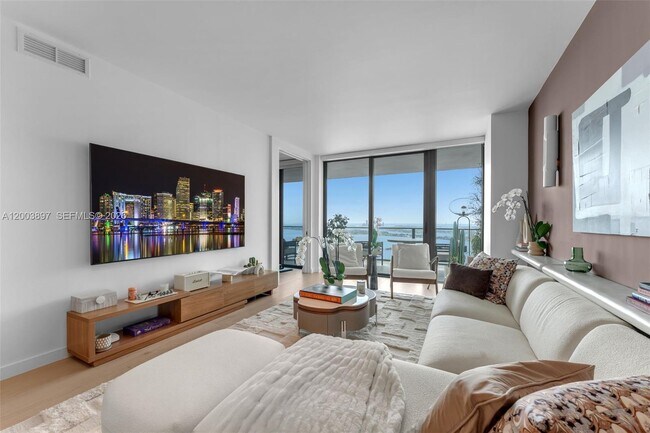 Building Photo - 650 NE 32nd St