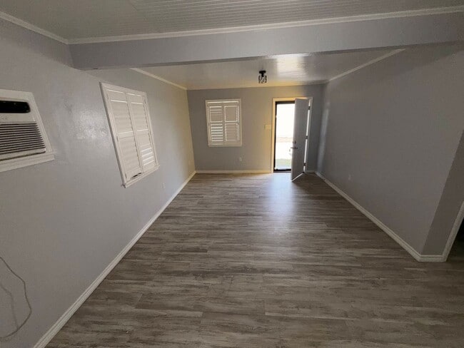 Building Photo - This studio apartment is conveniently located one block from Spohn Shoreline,