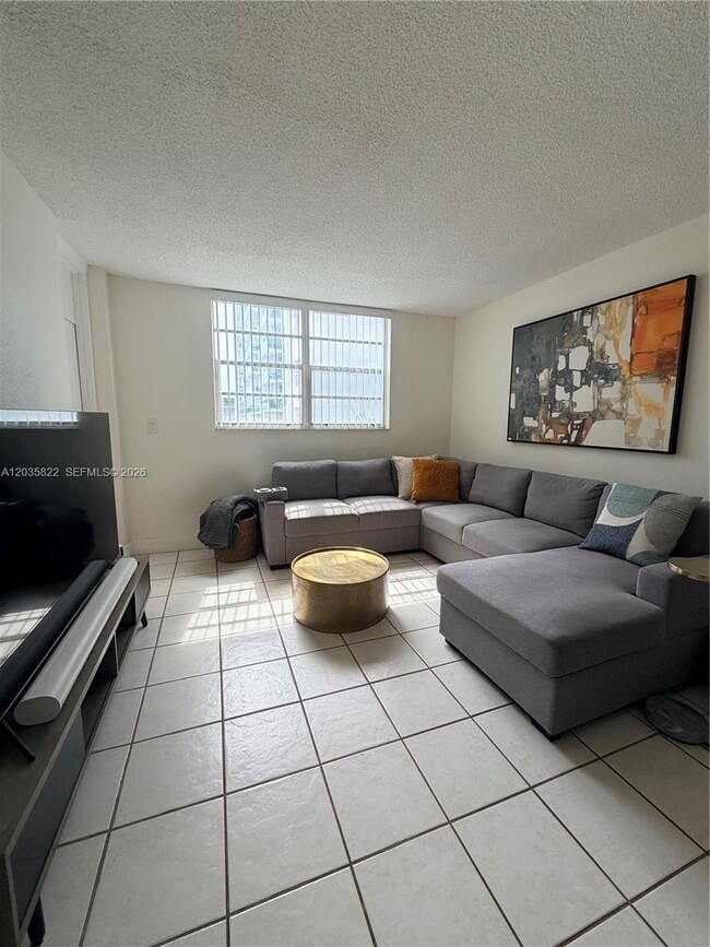Building Photo - 2903 N Miami Beach Blvd