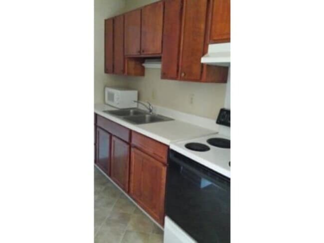 Building Photo - Brewster Place, Fayetteville, Nc 28303