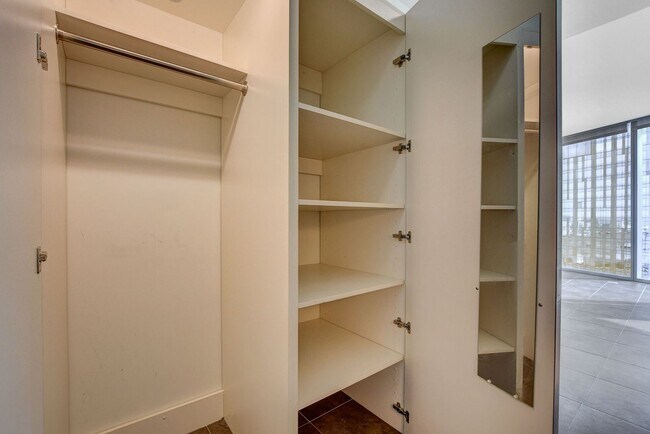 Building Photo - Veer Towers 1501E- 1Bd/1Ba Residence with Views of Waldorf Astoria/MGM/Airport