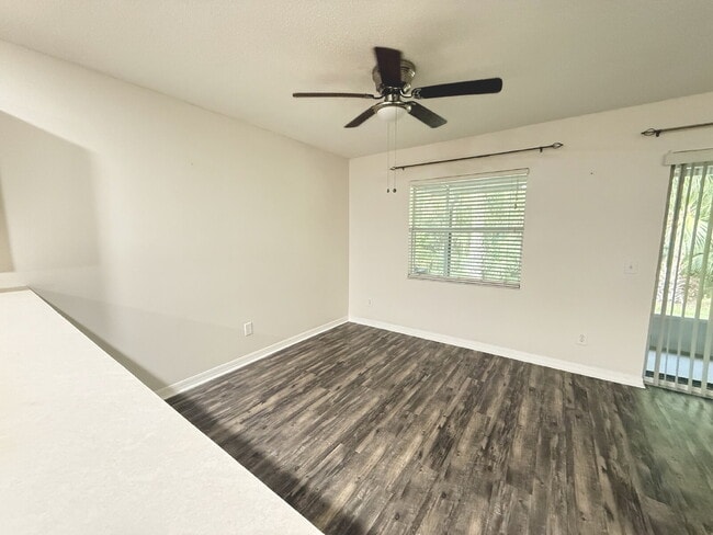 Building Photo - 2-Bed Oasis with 2.5 Baths on Silver Falls...