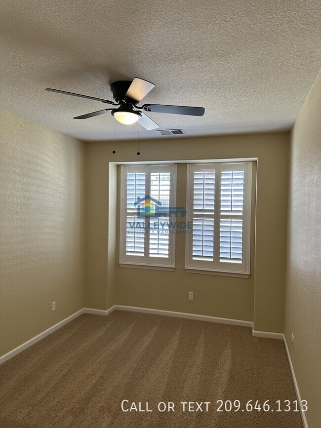 Building Photo - 2704 Acapulco Way