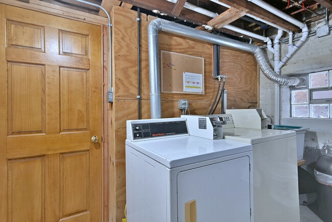 Building Photo - 5028 N Parkside Ave