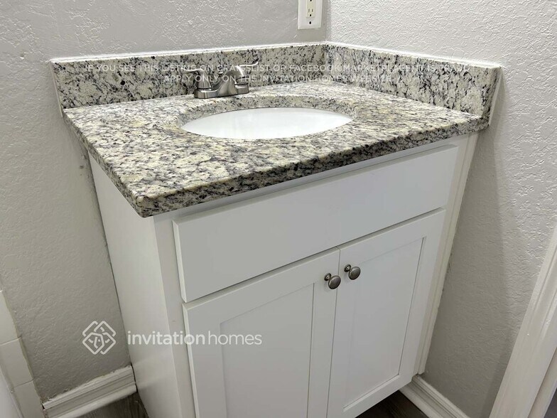 Building Photo - 3523 SW 9th Ave