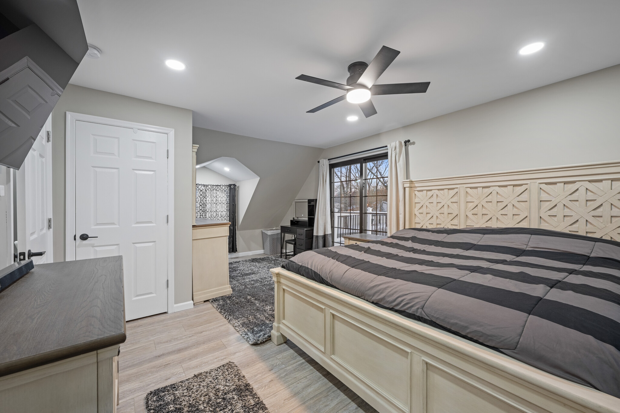 Building Photo - 207 Woodlawn Ave