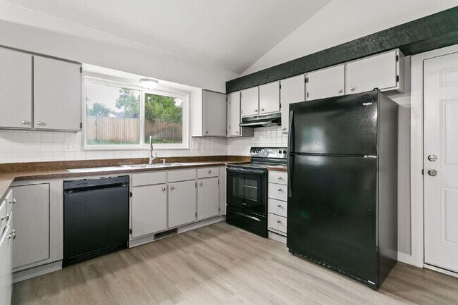 Building Photo - Freshly Renovated 4-Bedroom Home with Over...