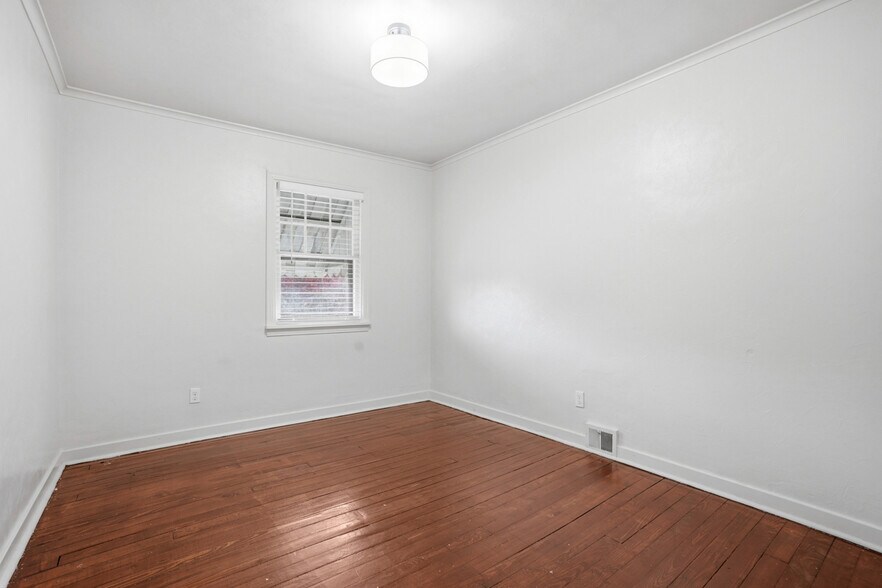 Building Photo - 107 Catskill Ave