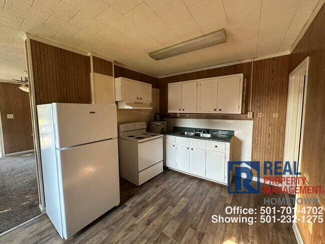 Building Photo - Nice Duplex In The Middle Of Town!! Move-in Special: Get 50% off your first month’s rent.