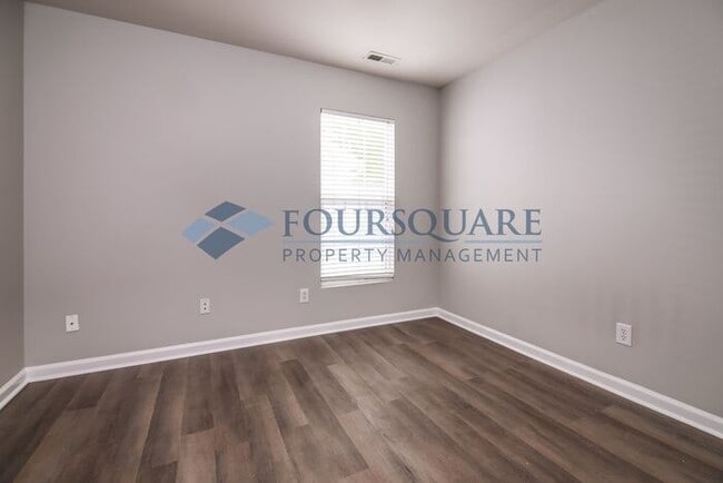 Building Photo - Single Family | Back Patio | Two- Car Gara...