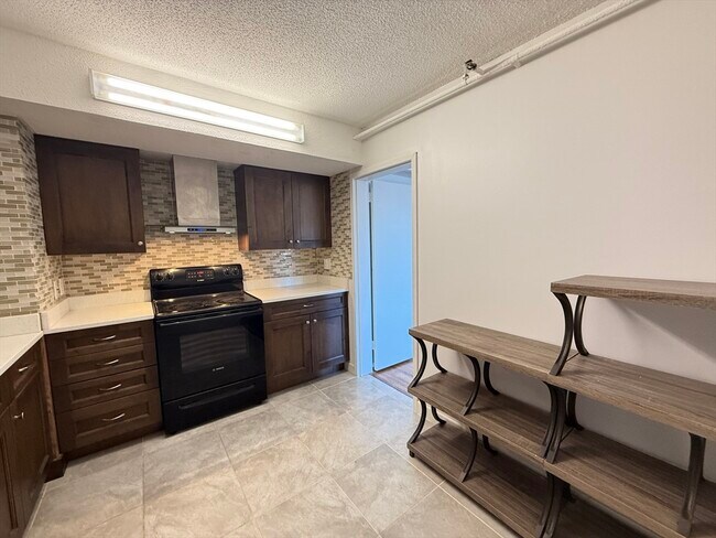 Building Photo - 1731 Beacon St