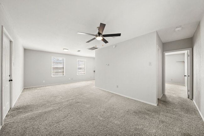 Building Photo - AVAILABLE NOW! - 18-MONTH MINIMUM LEASE REQUIRED
