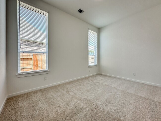 Building Photo - 419 Flat Rock Trl