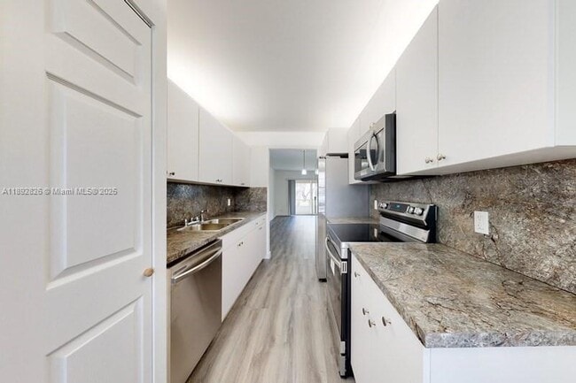Building Photo - 1251 SW 125th Ave