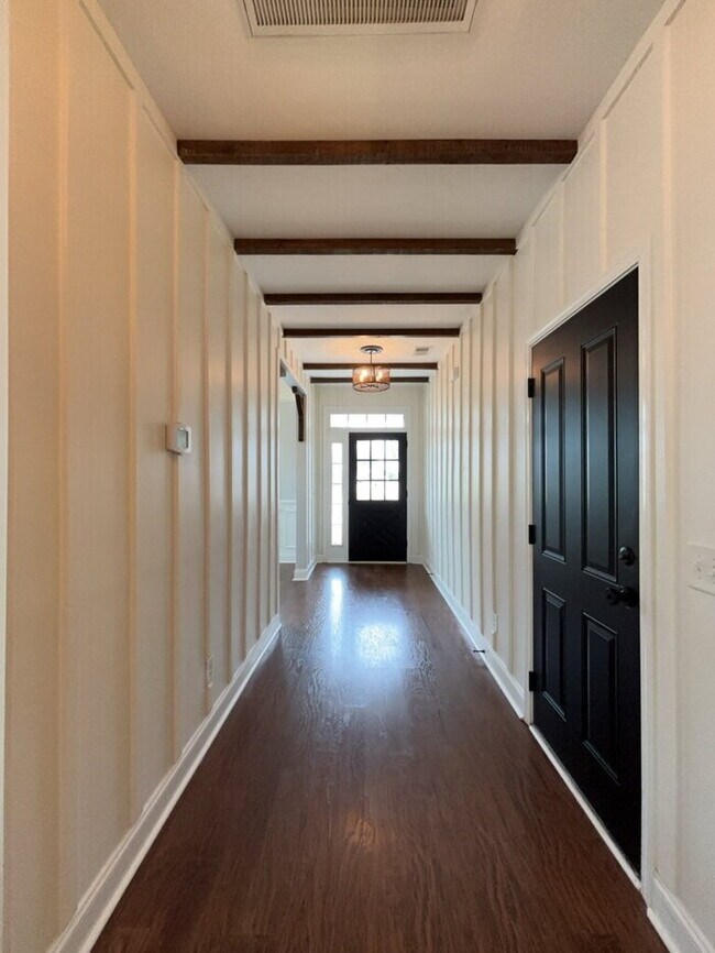 Building Photo - 373 Whispering Breeze Ln