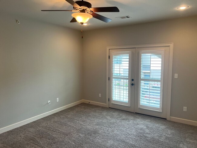 Building Photo - 3 Bed 2.5 Bath Townhome
