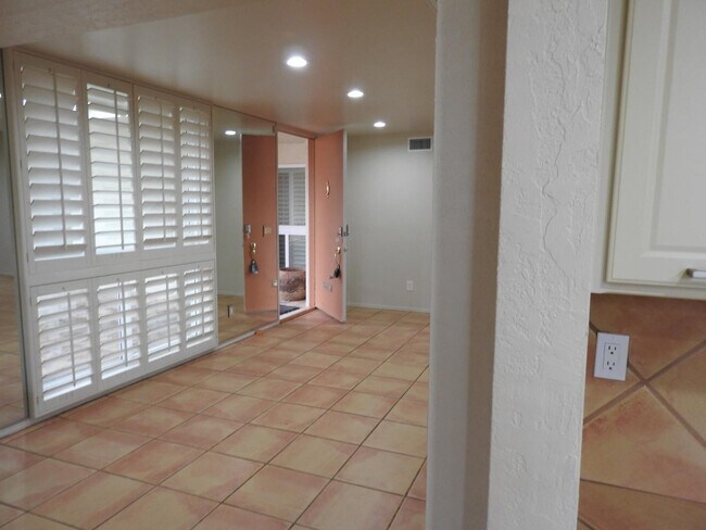 Building Photo - 4111 N 87th Pl