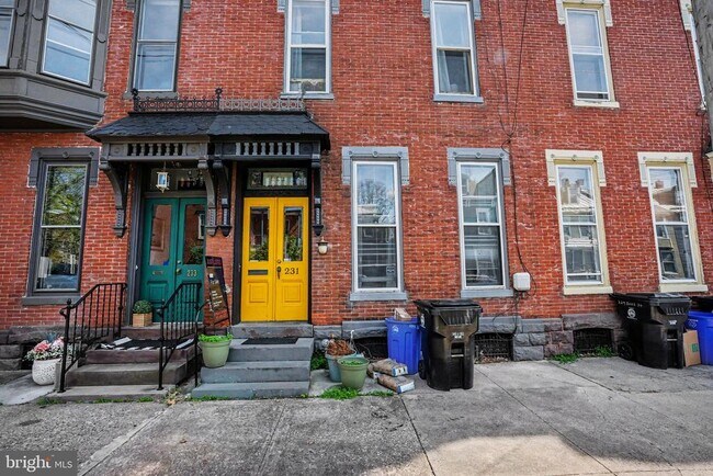 Building Photo - 231 Boas St