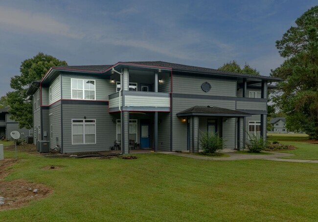 Building Photo - Cozy Lakeside Living in Moncks Corner!