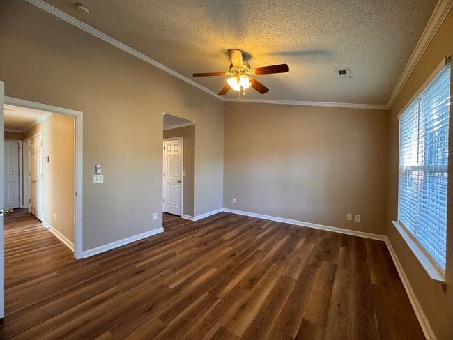 Building Photo - Fabulous 4BR 2.5 Home