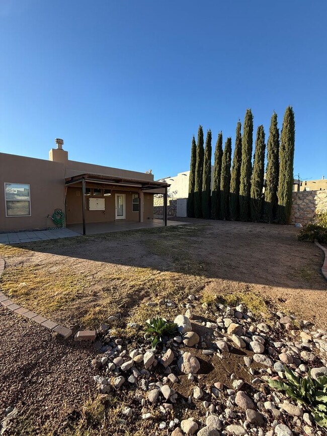 Building Photo - 2043 Villa Napoli Loop E