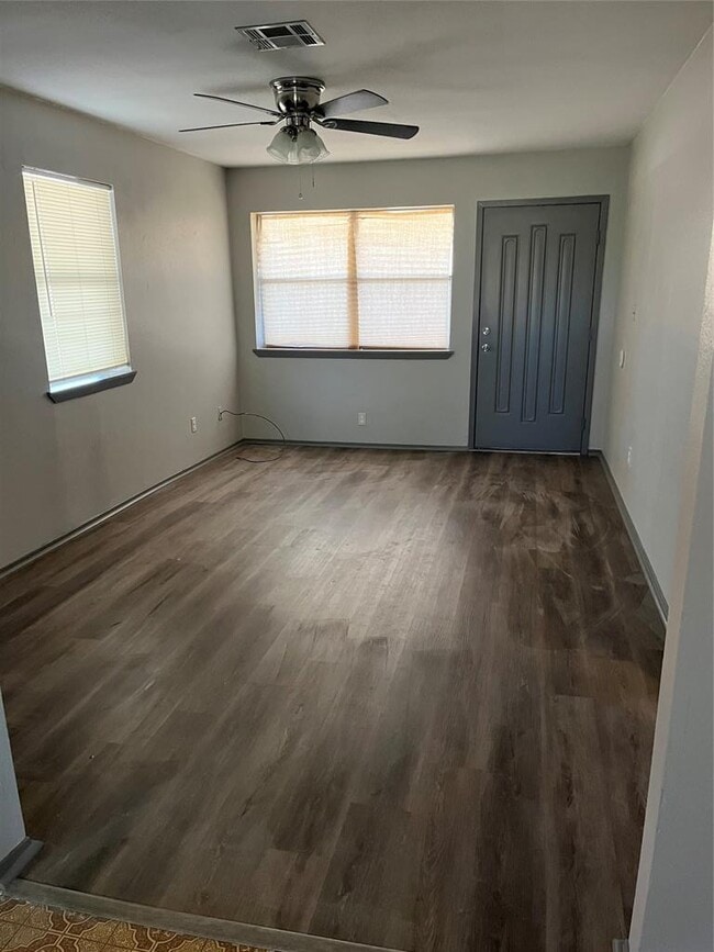 Building Photo - 705 Guadalimar St