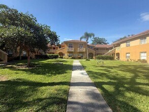 Building Photo - 1/1 Spacious Condo in Gated Community