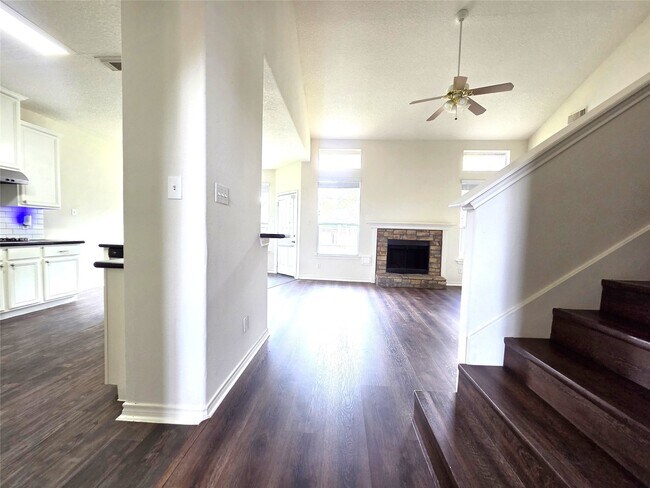 Building Photo - 2202 Cherry Hill Ct