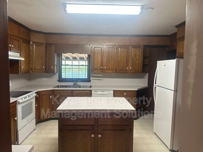 Building Photo - 151 Tanner Ln