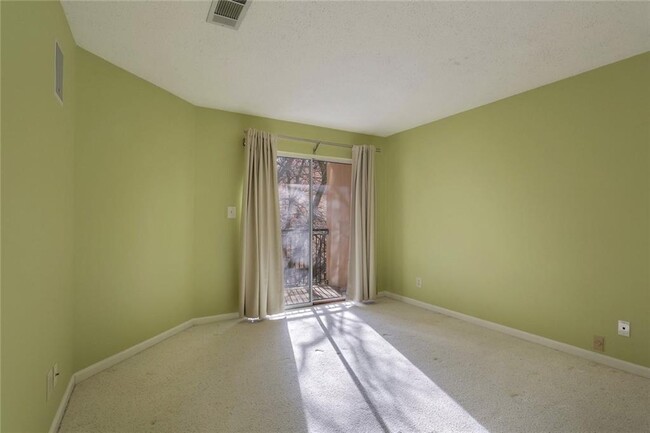 Building Photo - 209 14th St NE