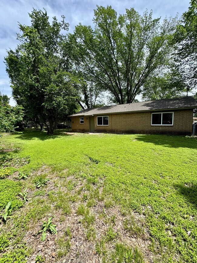 Building Photo - 2801 W Springdale Cir
