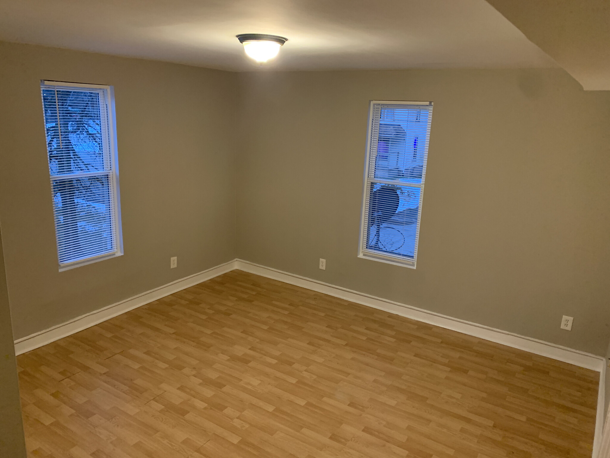 Livingroom - 357 College Ave