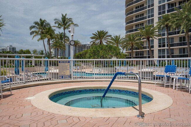 Building Photo - 3200 N Ocean Blvd