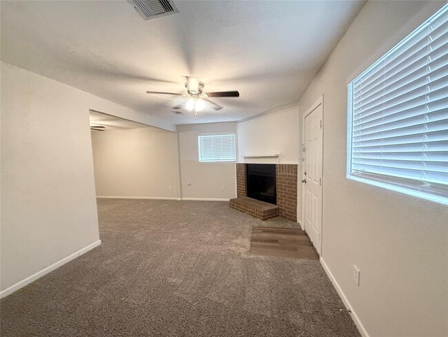 Building Photo - 1220 Chevy Chase Dr