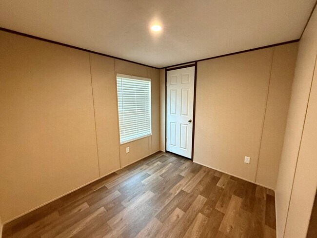 Building Photo - 124 County Rd 3439