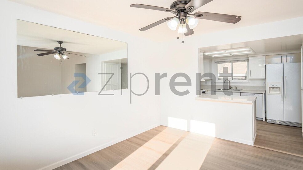 Building Photo - Unit