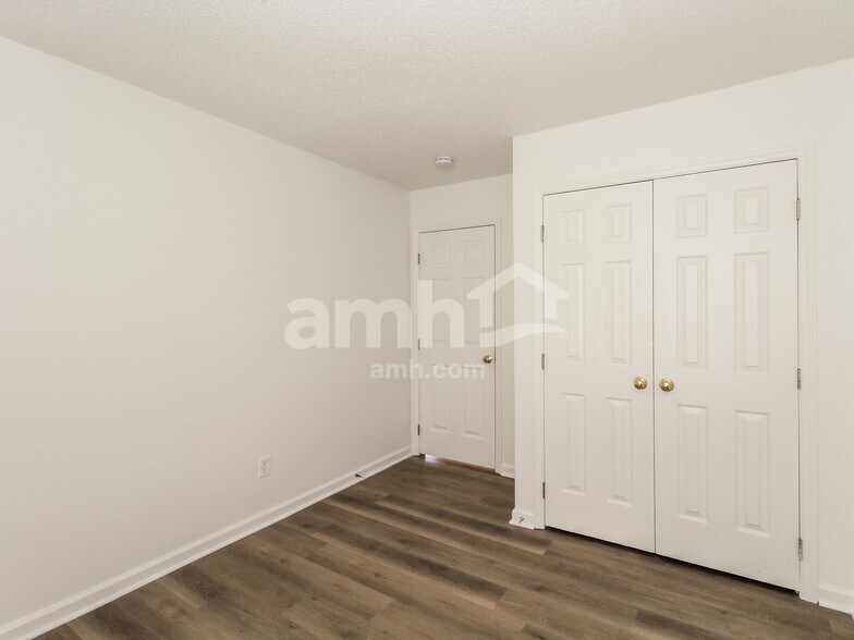 Building Photo - 628 Windsor Dr SE