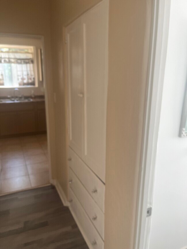 Building Photo - 2500 S Bronson Ave