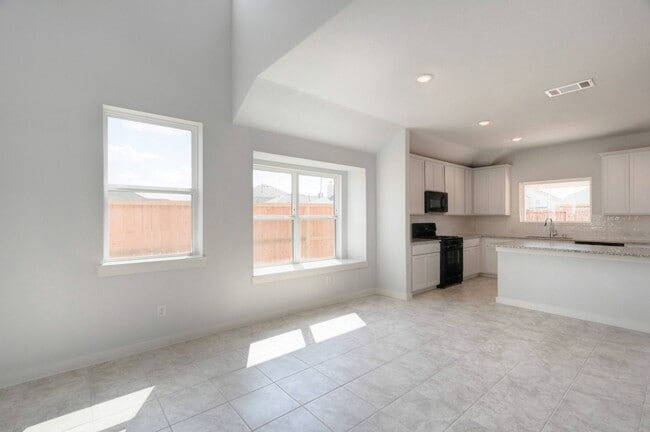 Building Photo - 21251 Shr Blf Dr