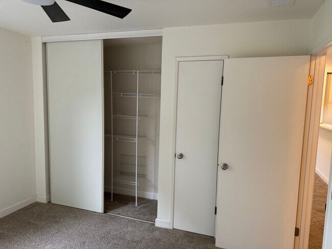 Building Photo - Adorable 2-bedroom 1 full bath and 1 car garage available now