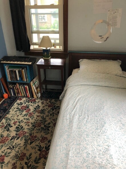 Bedroom - 1st floor - 295 E Main St